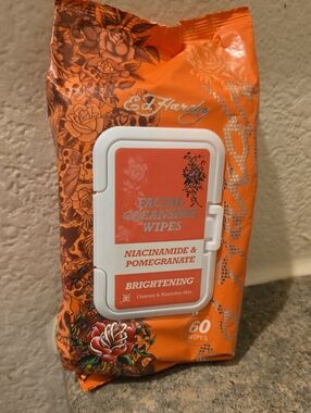 Ed Hardy Brightening Cleansing Facial Wipes New